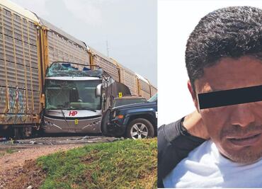 Encuentran y detienen al chofer del autobús que intentó ganarle el paso al tren en Atlacomulco