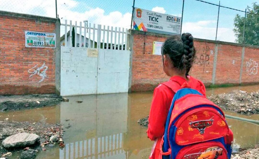 Posponen regreso a clases en Chalco por inundaciones en escuelas y calles