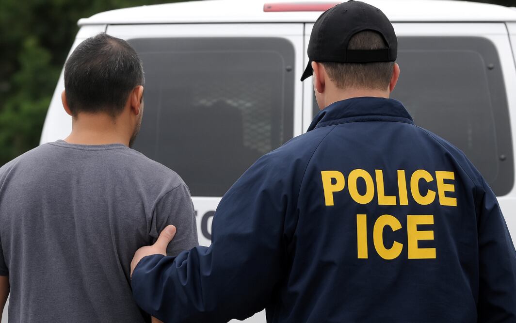 Policía ICE (Foto: Creada con IA)