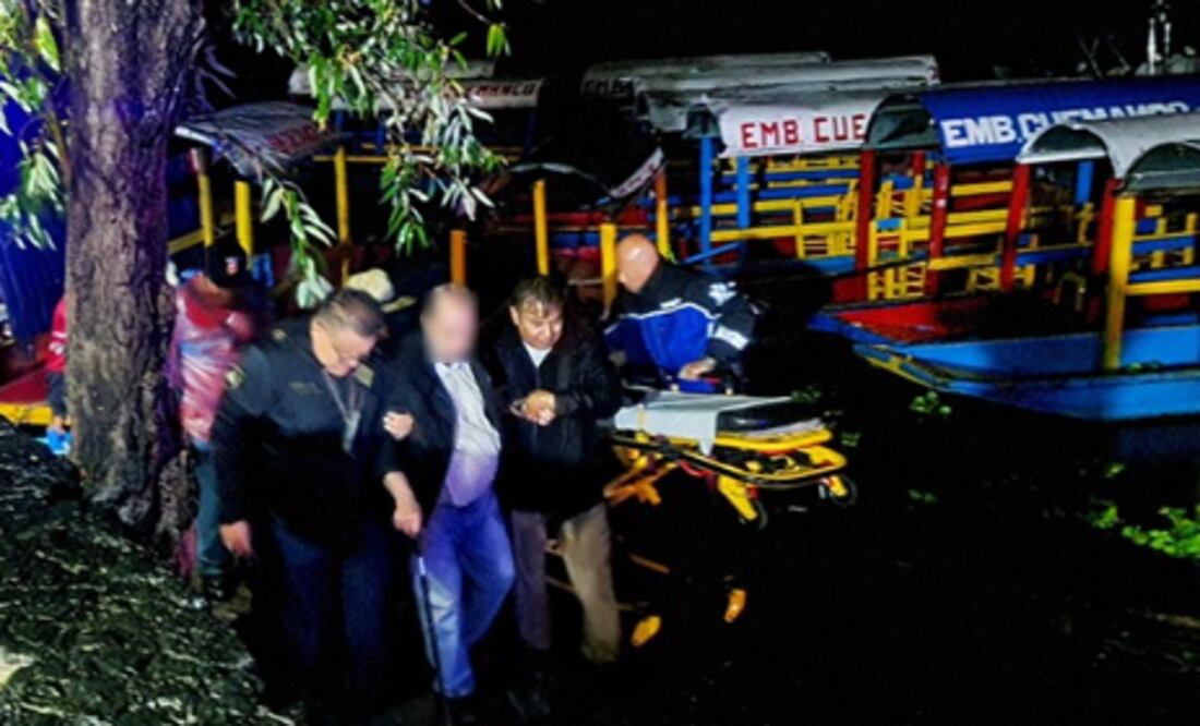 Trajinera se queda varada (Foto: Especial)