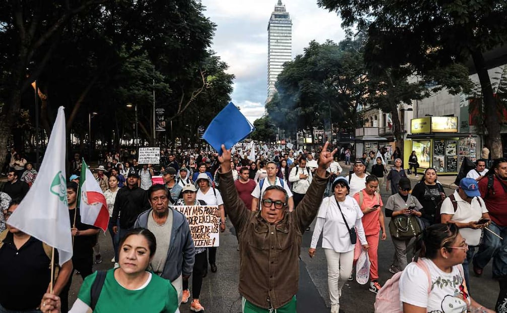 Megamarcha de trabajadores del IMSS en CDMX. Foto: (Gabriel Pano)