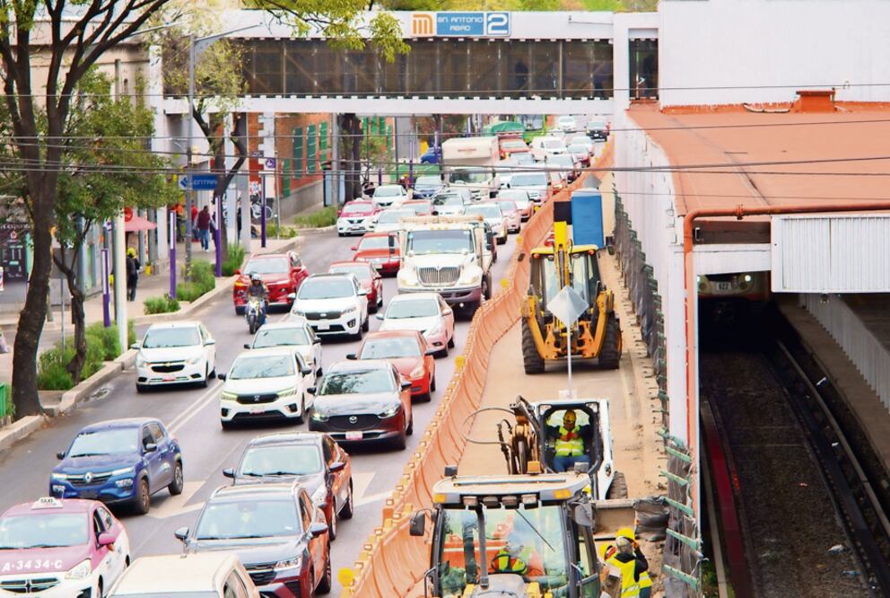 Calzada de Tlalpan colapsa por reducción de carriles y obras de ciclovía (Foto: Osmar Olvera)