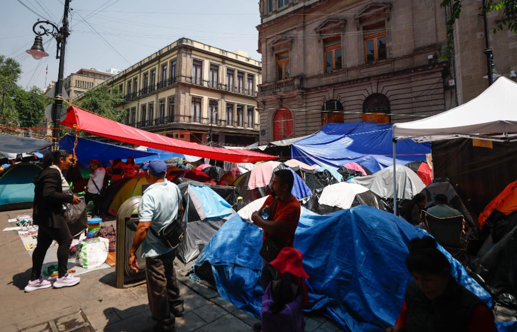 Protesta termina en tragedia, hallan sin vida a manifestante de la CNTE en carpa (Foto: Diego Simón Sánchez)