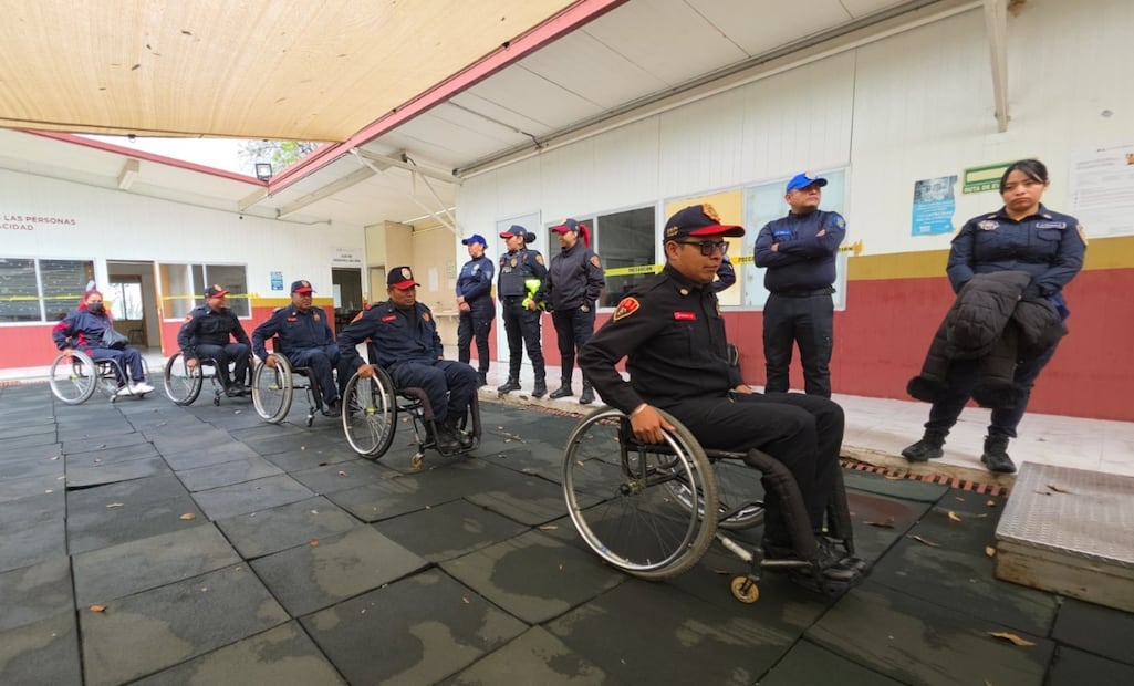 Foto: Especiales (Policías reciben formación para atender usuarios con discapacidad)