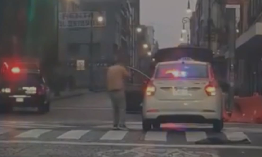 Taxista en pleno viaje de locura muere tras volcar con todo y perro, en la Cuauhtémoc (Foto: Captura de video)