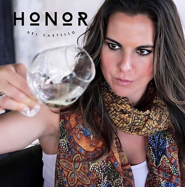 Kate del Castillo y su tequila (Vía: Instagram)