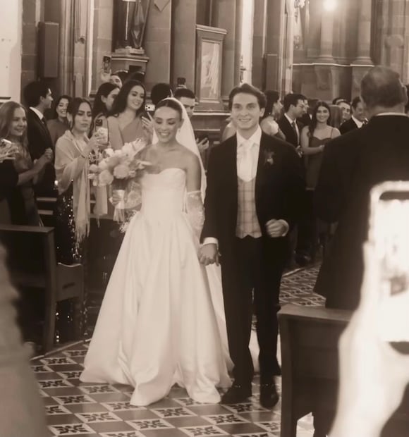 Los novios de la boda (Vía: Instagram)