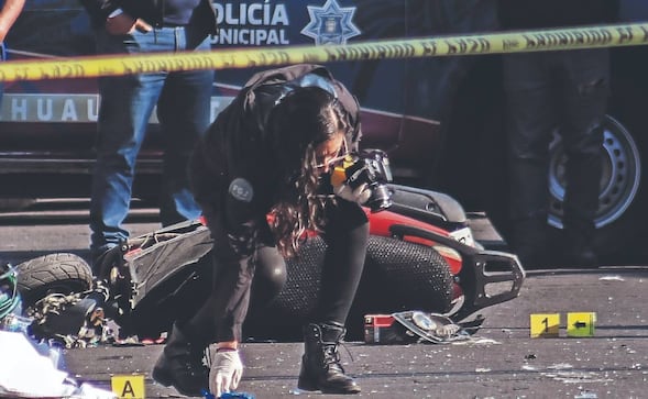 Aplastan y matan a enfermera cuando iba a su trabajo y queda tendida en Neza