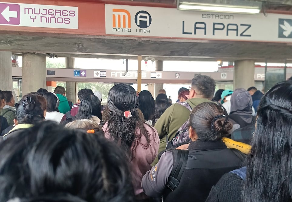 Caos en el Metro CDMX: Línea A presenta avance lento y aglomeraciones (Foto: X)