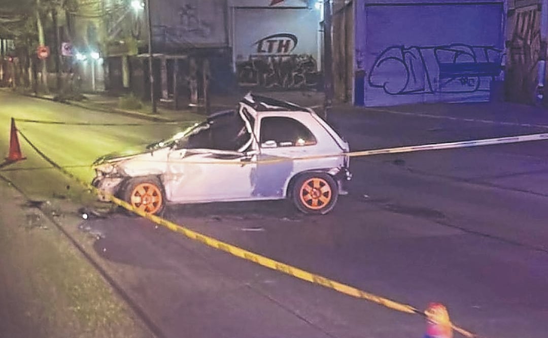 Por andar rápido y furioso conductor termina estrellado en muro de contención, en Tultitlán, Edomex