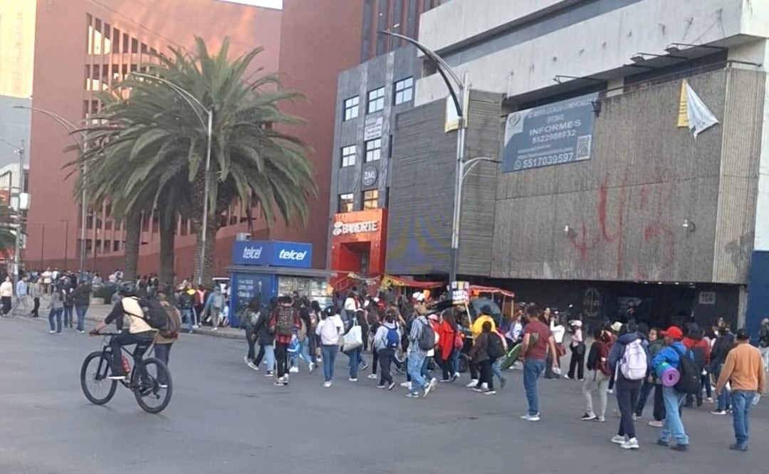 Foto: Raymundo César (Maestros de la CNTE se mueven por calles de CDMX en “Operación Hormiga” para bloquear calles )