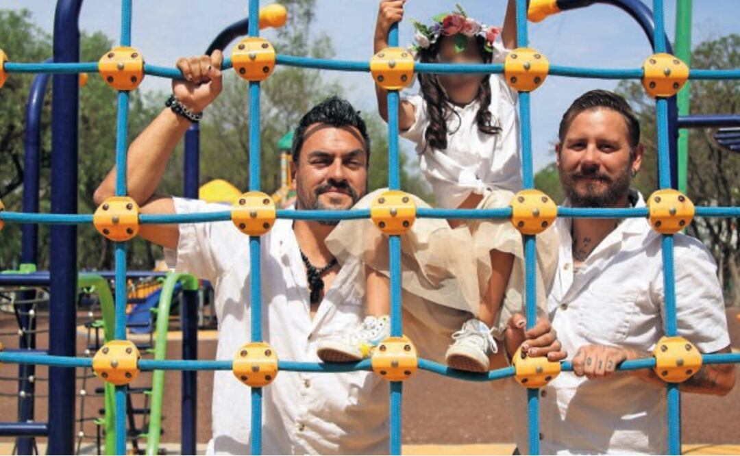 César y Luis decidieron tener una familia con paternidad compartida pero, ¿Cómo funciona?