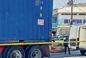 Tráiler arrolla y mata a ciclista frente a varios testigos, en la avenida Tláhuac