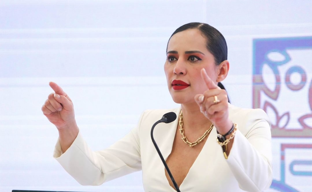 Exfuncionario de Sandra Cuevas deja triques en oficina que usaba para vivir