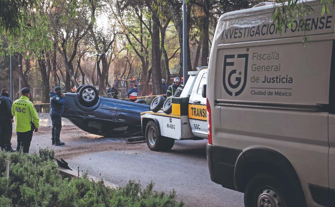Foto: Luis Camacho (Trágico accidente en Iztacalco: Conductor muere tras volcar y derrapar 100 metros)