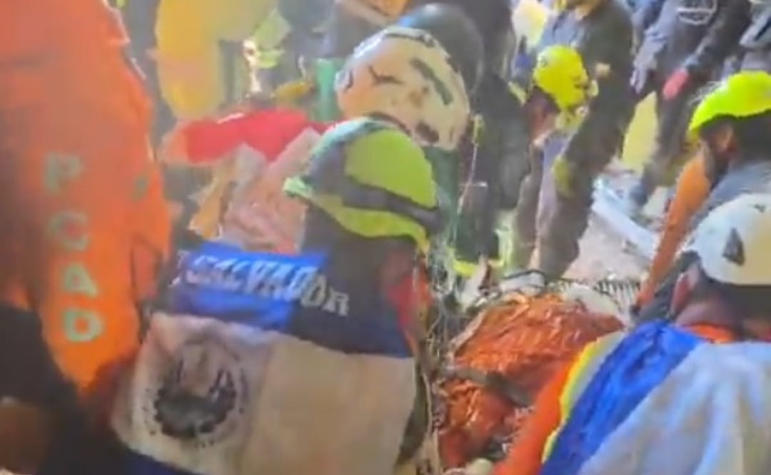 Sobrevivió ocho días bajo toneladas de concreto: así rescataron a Hernán en Venezuela. Foto: (Captura de pantalla)