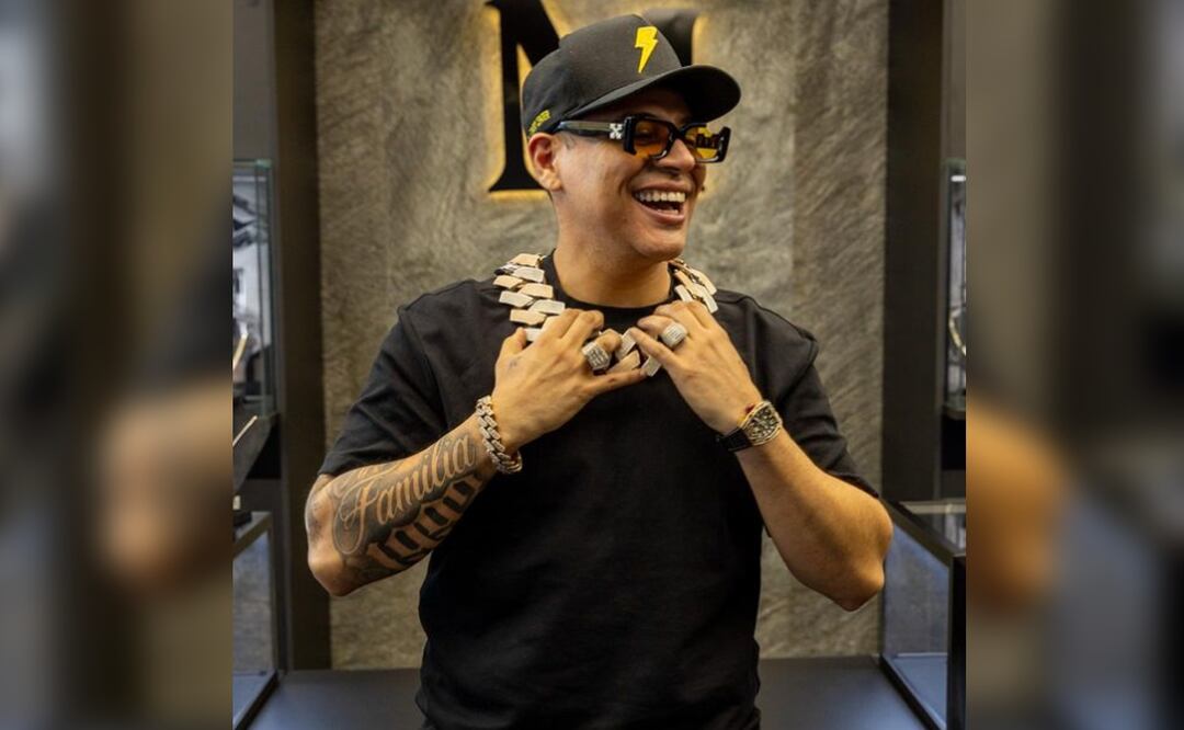 Eduin Caz como espectador de descuido infantil y no hace nada 