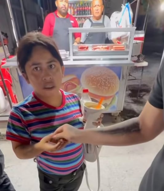 Lupita TikTok recibiendo dinero (Vía: Instagram)