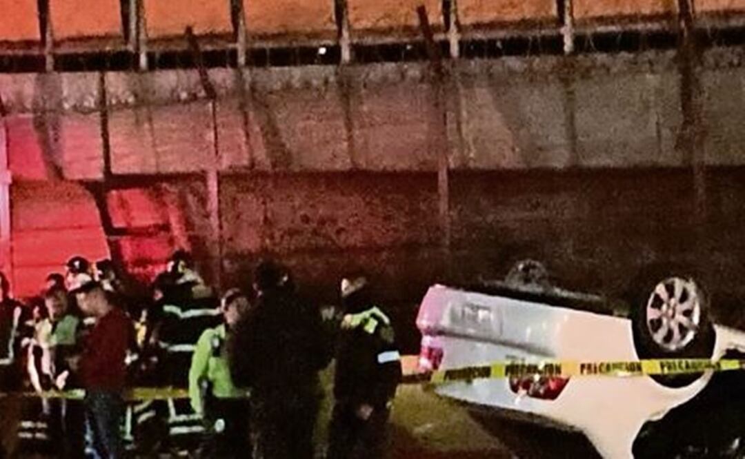 Abuelito sufre infarto al volante y muere tras fatal volcadura, en CDMX