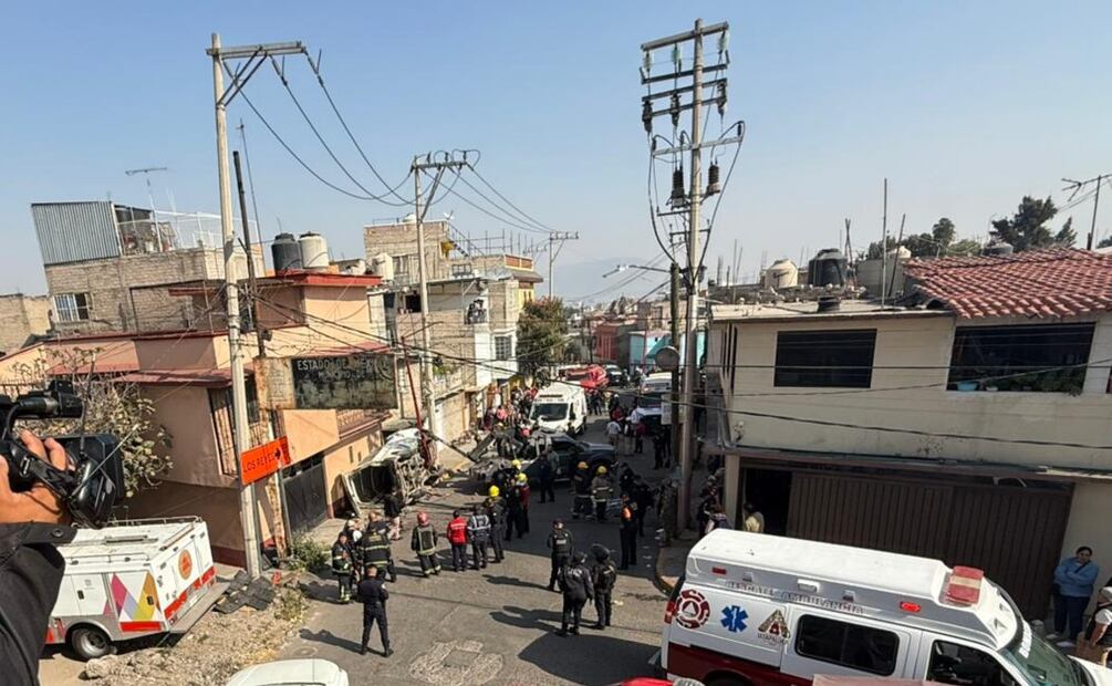 Mueren dos personas en volcadura de combi en Los Reyes: chofer iba a exceso de velocidad
Imagen: Especial