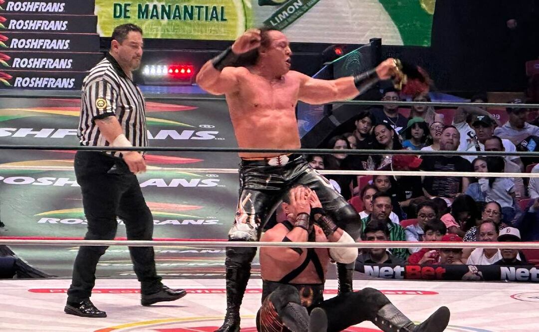 Euforia enloqueció y despoja de su máscara al Hechicero 