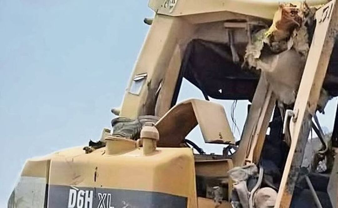 Operador de retroexcavadora muere al provocar una explosión, en Ecatepec