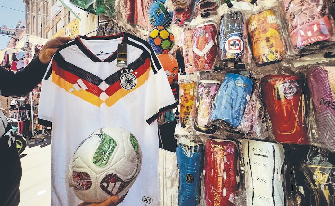 Operativo del IMPI fallido: Sigue la venta de piratería del Mundial 2026 en Tepito
Imagen: Fabián Evaristo I ElGráfico