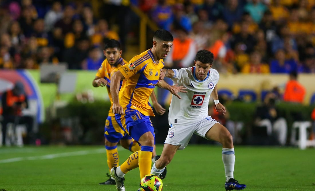 Foto: Cuartoscuro (
Tigres y Cruz Azul empatan en un candente encuentro )