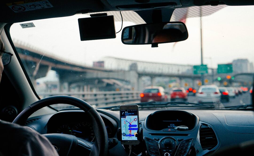 Chofer de taxi de plataforma se roba pertenencias de una mujer en Tlalpan