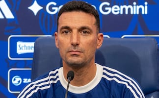 VIDEO: Lionel Scaloni recibe consejos de un aficionado durante conferencia de prensa ¿Qué le dijo?  