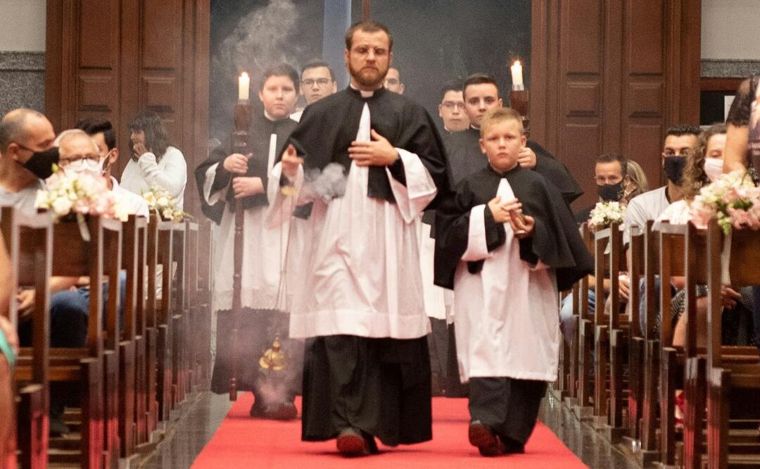 ¿Tus hijos se aburren en misa? Te damos las 5 claves para que les guste