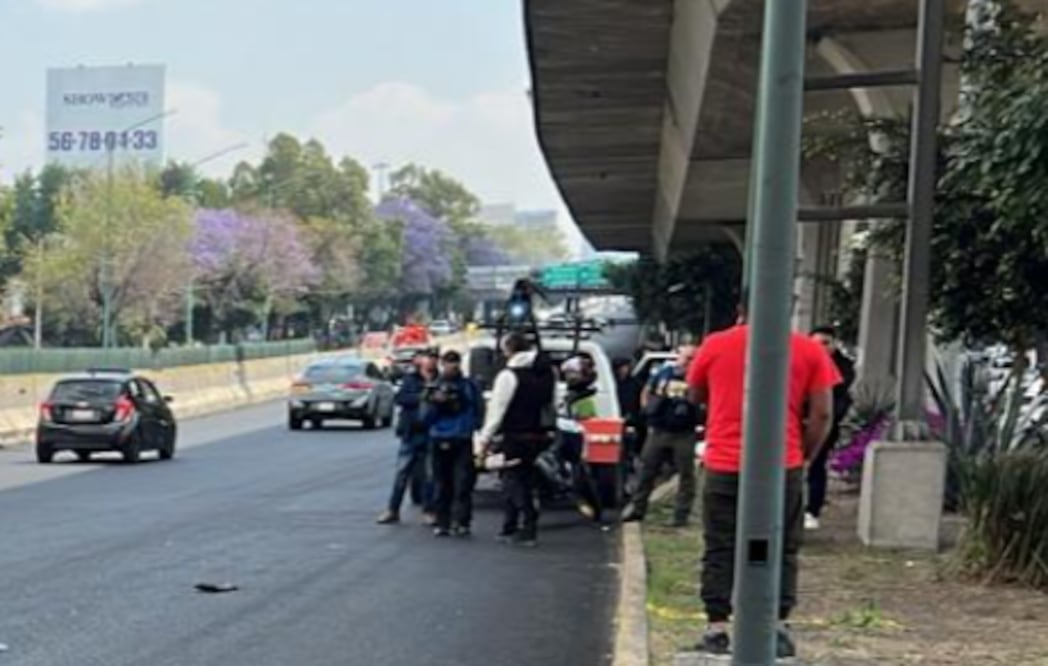 Hombre muere arrollado en Periférico Norte, a unos pasos del puente peatonal (Foto: Osmar Alvarado)