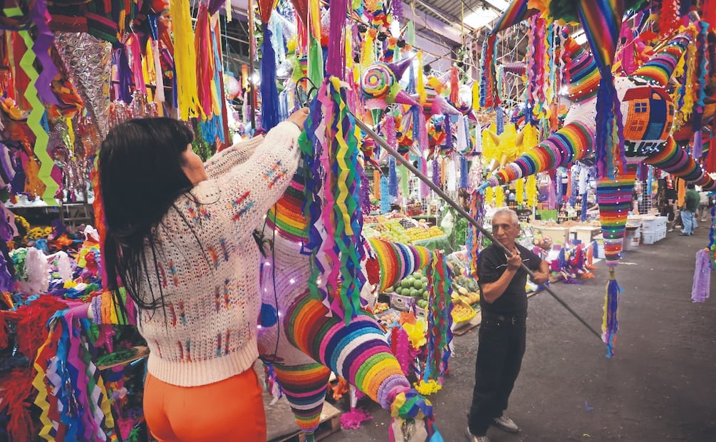 Aumento del 30% en los precios de dulces para posadas en el Mercado de Jamaica
Imagen: LUIS CAMACHO. EL GRÁFICO