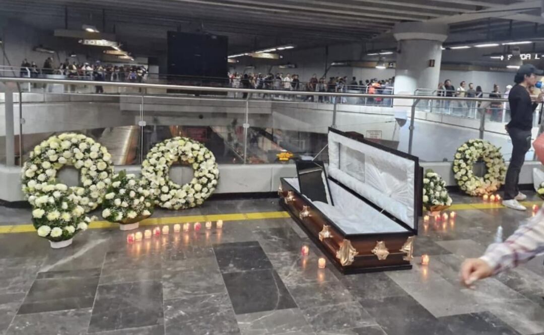 MetroCDMX: Colocan ataúd y pancartas de la muerte en Mixcoac Línea 12 por aniversario de desplome