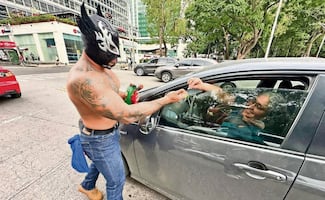 ¡Taco de ojo! Es el Limpiaparabrisas MX, se dedica a limpiar el parabrisas de conductores en la CDMX