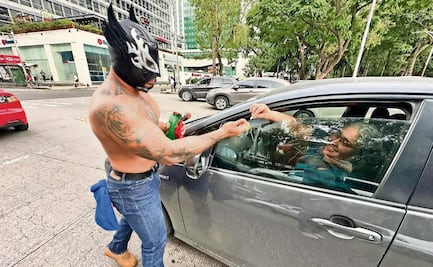 ¡Taco de ojo! Es el Limpiaparabrisas MX, se dedica a limpiar el parabrisas de conductores en la CDMX