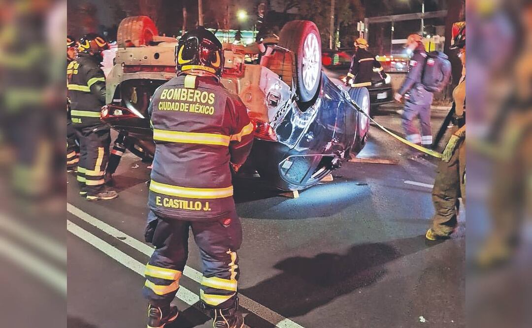 Accidente en calzada de Tlalpan: Automóvil termina volcado en Xotepingo