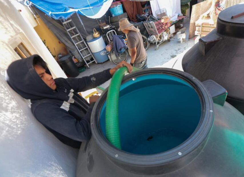971700_distribucion_de_agua_potable_en_toluca_-3_web.jpg