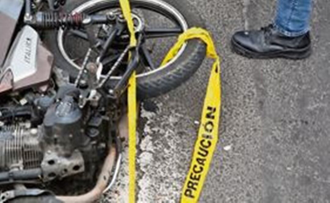 Tráiler le destroza la cabeza a bikers tras derrapón mortal, en la México-Querétaro