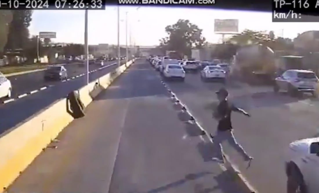 VIDEO: Roba unos Jordan con machete en mano y termina abajo de camión de pasajeros
