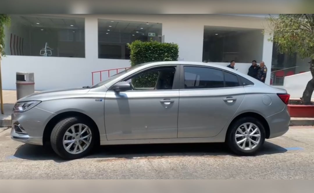 Delincuentes intentan asaltar a un conductor, pero este responde a balazos, en la CDMX