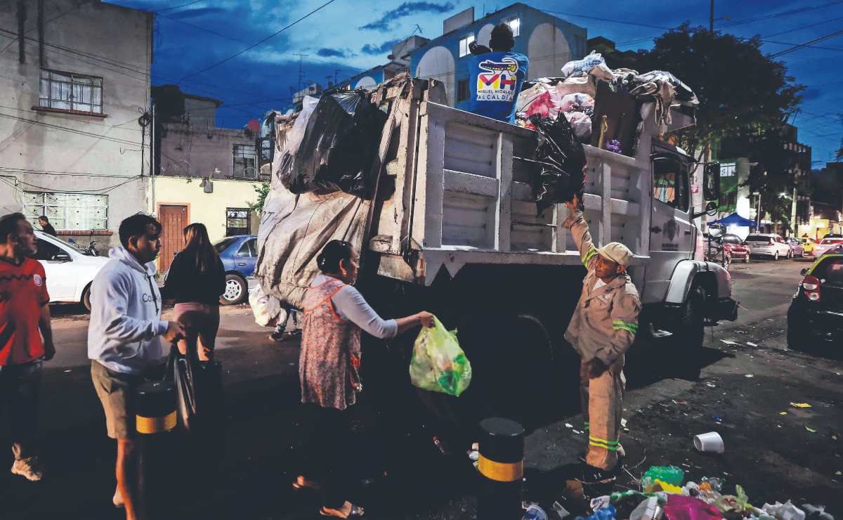 Recogida nocturna en Naucalpan: Camiones recolectan basura GRATIS por la noche