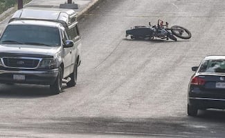 ¡Rápido al cementerio! Motociclistas pierden la vida tras ir a exceso de velocidad en Tlalnepantla