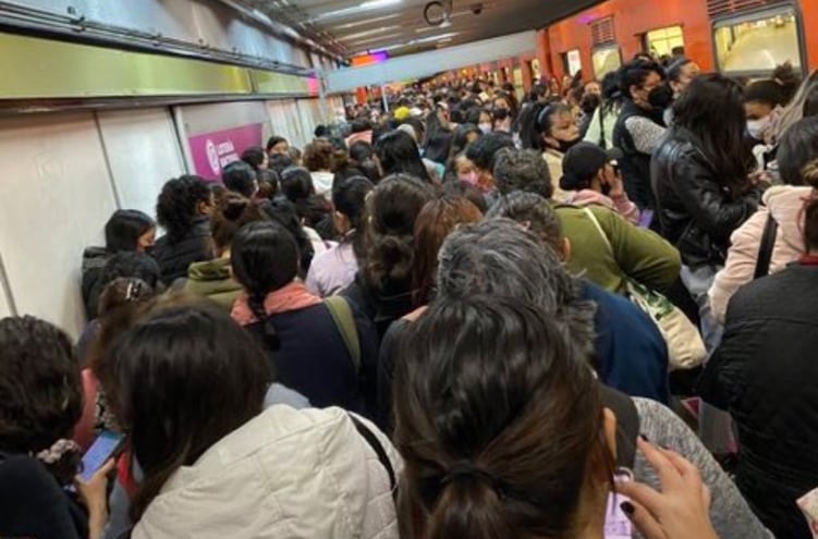 Metro CDMX: Línea 3 colapsa este viernes y usuarios denuncian retrasos de más de 10 minutos