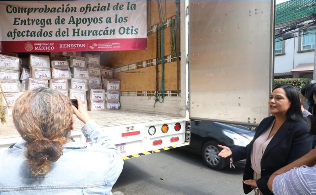 Ariadna Montiel supervisa la entrega de apoyos a los afectados por Otis en Guerrero