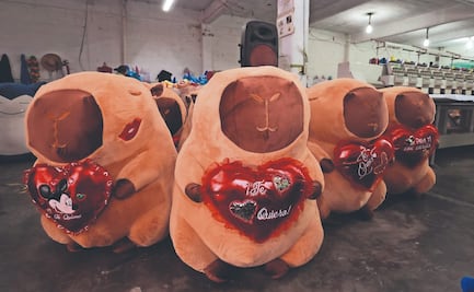La fábrica de peluches sorprende con capibaras adorables para este 14 de febrero 🧸❤️