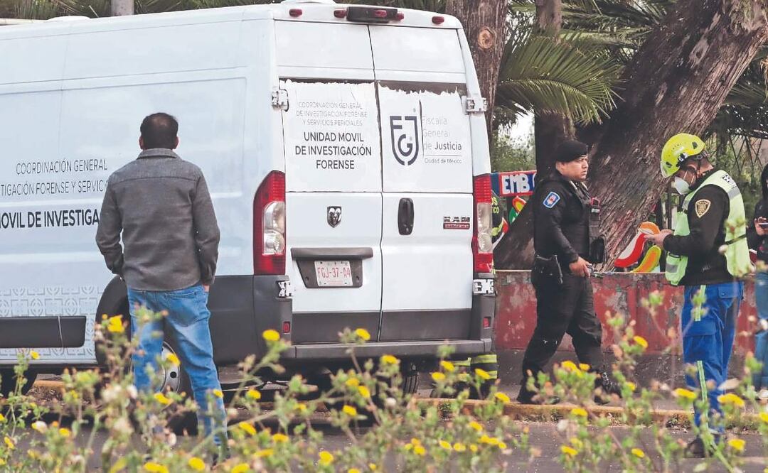 Empleados de trajineras de Xochimilco encuentran cadáver, en canal de Cuemanco