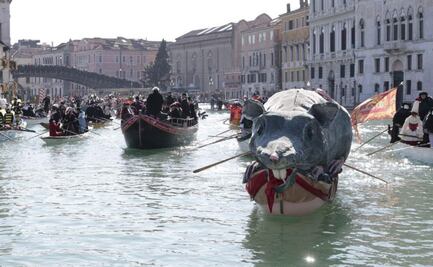 Rata se echa chapuzón para inaugurar Carnaval de Venecia