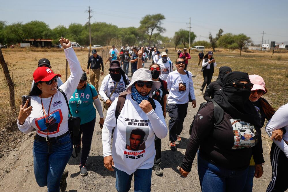 Madres Buscadoras entran al Rancho Izaguirre. Foto: (Diego Simón Sánchez. El Gráfico)