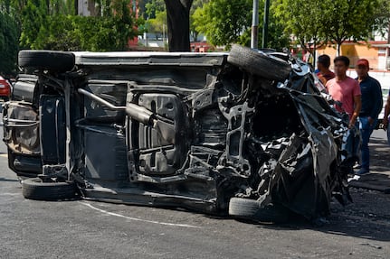 Brutal volcadura en Zaragoza deja conductor prensado y caos vial en Iztapalapa